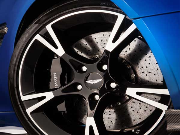 Aston Martin Vanquish S Unveiled; Last Aston Martin To Feature Naturally Aspirated V12 Engine