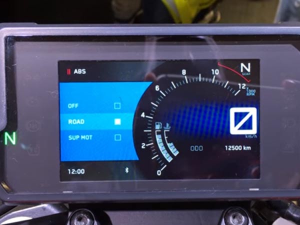 New 2017 KTM Duke 390 vs BMW G310 R Comparison: The Much Awaited Street Bike Comparo