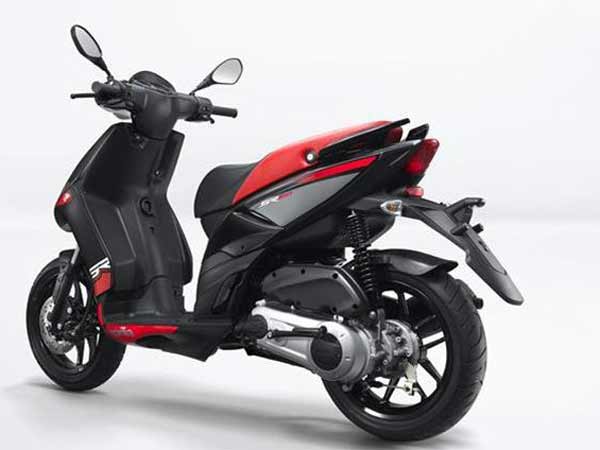 Aprilia SR 150 vs Vespa 150: We Compare The Only Two 150cc Automatic Scooters In India