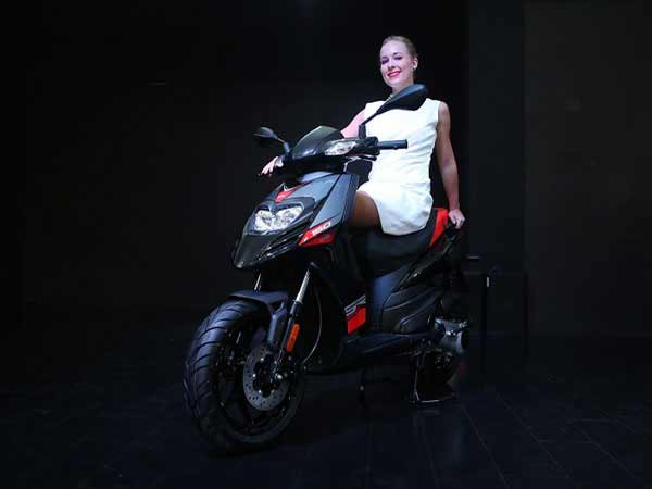 Aprilia SR 150 vs Vespa 150: We Compare The Only Two 150cc Automatic Scooters In India