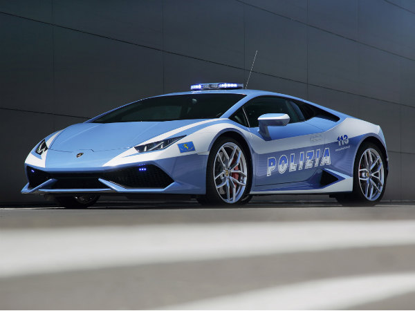 Lamborghini Huracan Is The Follow Me Vehicle For Airplanes At Bologna Airport
