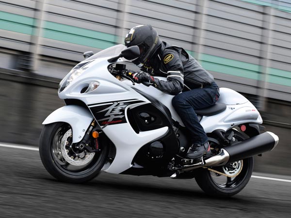 <b>Here is the pricing of Suzuki Big Bikes from November 2016:</b>