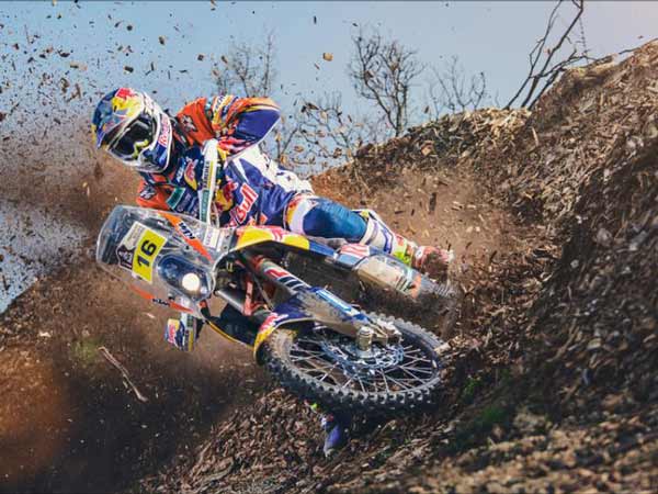 Dakar Champion Toby Price Extends His Contract With KTM