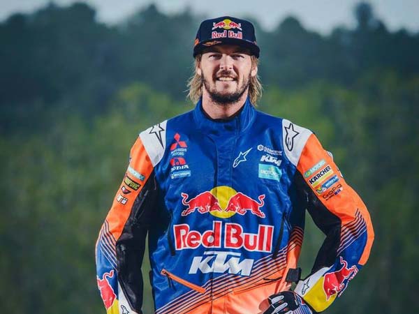 Dakar Champion Toby Price Extends His Contract With KTM