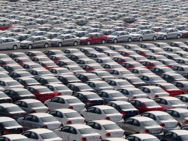 Demonetisation Effect: Indian Auto Industry Cuts Production
