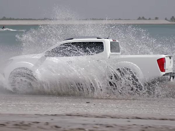 Video: Nissan Advertises The Navara In The Scorching Heat Of Middle East