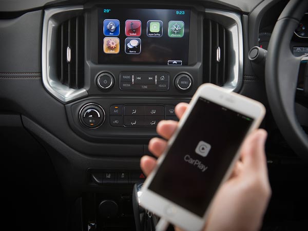 Specification Comparison: Apple CarPlay vs Android Auto