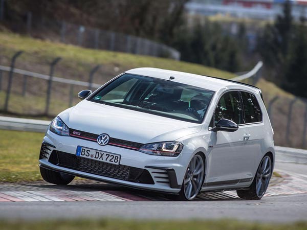 VW Golf GTI Clubsport S Blows Its Own Nurburgring FWD Record
