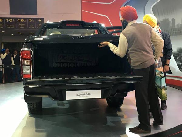 Isuzu D-Max V-Cross Road Test Review — Poser Or The Performer? 