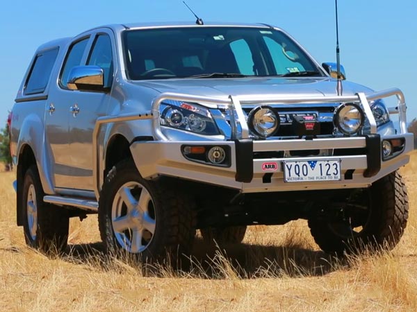 Isuzu D-Max V-Cross Road Test Review — Poser Or The Performer? 