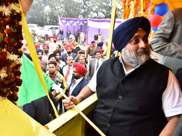 Punjab Gets An Amphibious Bus That Cost A Bomb; Or Is It Just A Boat On Wheels?