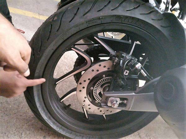 Bajaj Dominar 400 With Dual Channel ABS Spied Ahead Of Launch