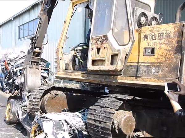 Unregistered Lamborghini Murcielago Gets Crushed in Taiwan