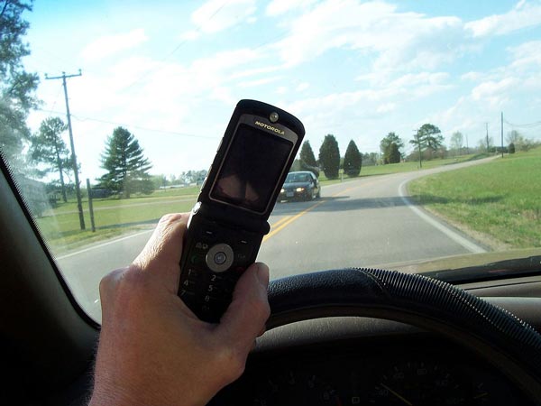California Bans Use Of Cellphone While Driving; To Be Effective From January 2017