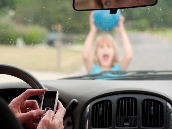 California Bans Use Of Cellphone While Driving; To Be Effective From January 2017