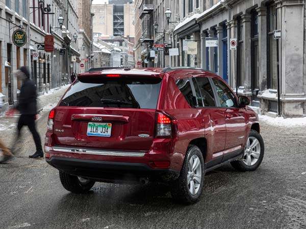 Fiat Chrysler Automobiles To Recall 50,000 SUVs Over Engine Stall Issue