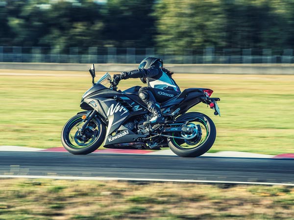 2017 Kawasaki Ninja 300 Unveiled