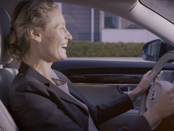 Volvo Becomes The First Manufacturer To Integrate Skype In Cars