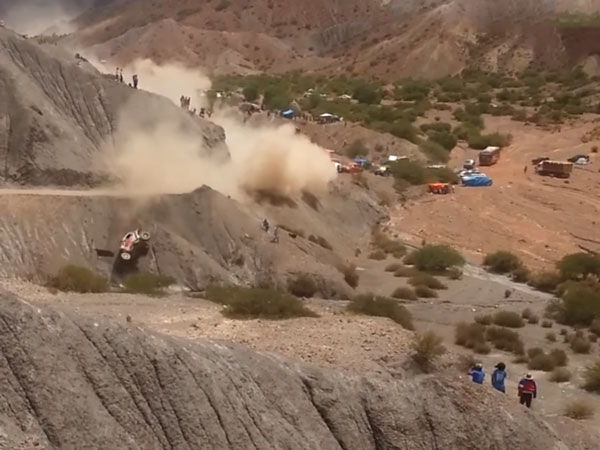 Dakar 2017: Carlos Sainz Tumbles Down; Nearly Takes Out Two Spectators