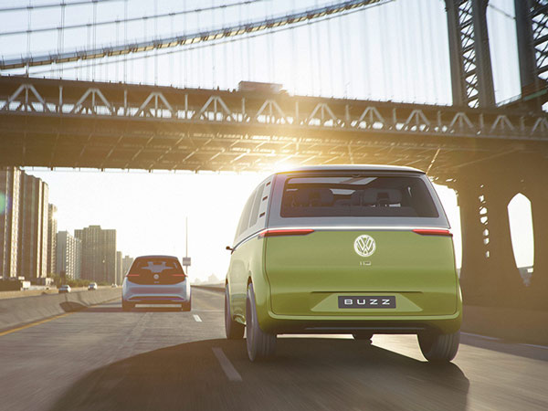 2017 Detroit Auto Show: Volkswagen ID Buzz Concept Revealed 