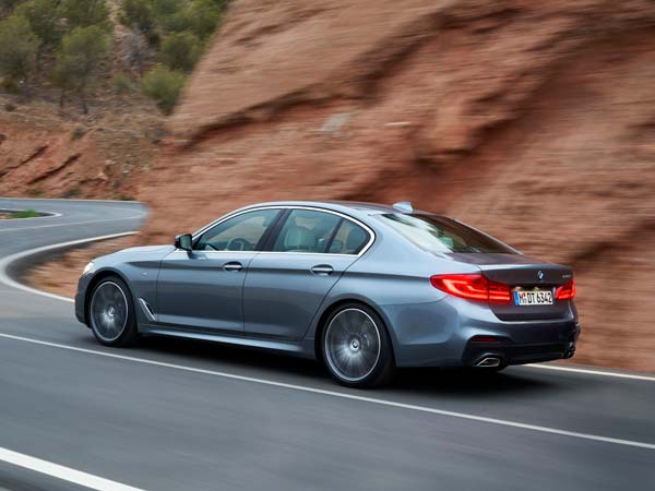 2017 Detroit Auto Show: BMW 5 Series Revealed