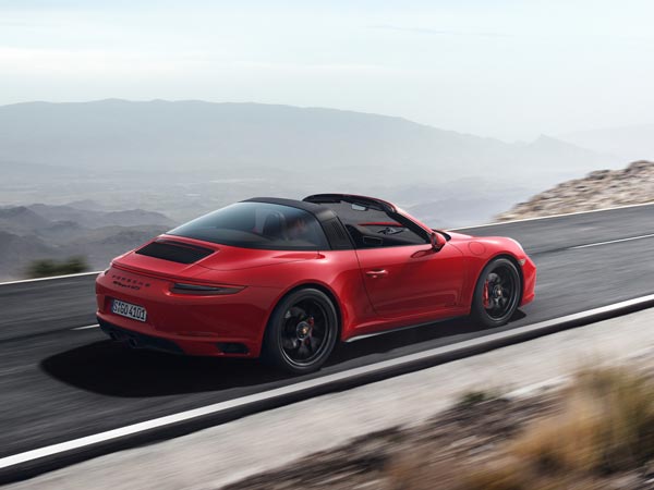 2017 Porsche 911 GTS Revealed