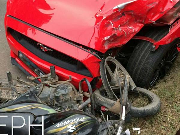 Ford Mustang Crashes Into Bajaj Discover In Chandigarh