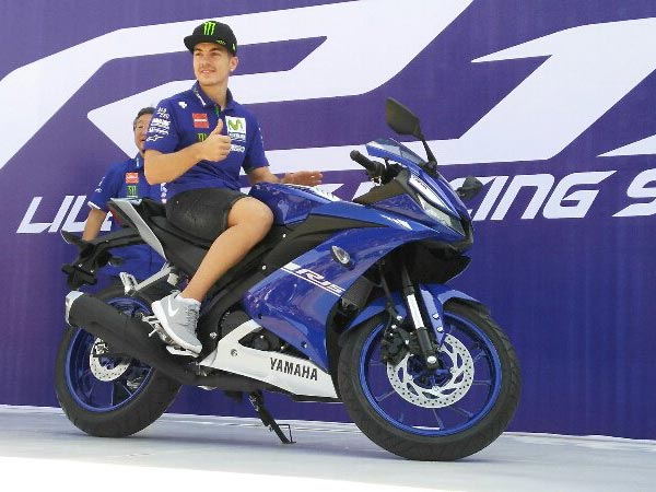 2017 Yamaha R15 V3.0 Unveiled By Rossi And Vinales; To Be Launched In India Soon