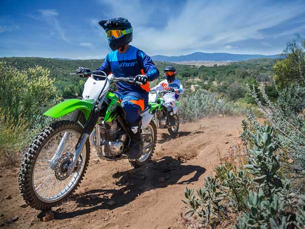 Kawasaki Launches The 2017 KLX 140G Dirt Motorcycle In India