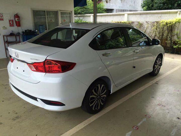 2017 Honda City Likely Launch In India In February; Bookings Commenced Unofficially