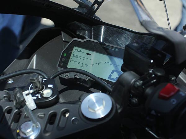 Yamaha R15 V3.0, The Most Powerful 150cc Motorcycle; Detailed Specification