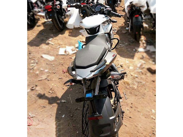 2017 Bajaj Pulsar 200NS Black And White Variant Spied