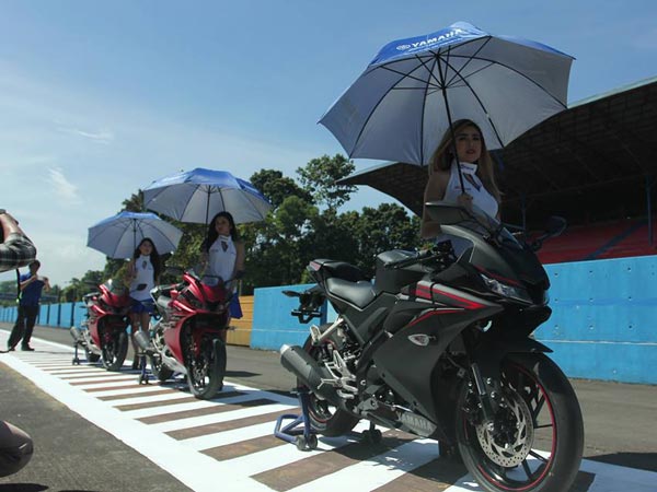 Yamaha R15 V3.0 Looks Stunning In The Movistar Yamaha MotoGP Livery