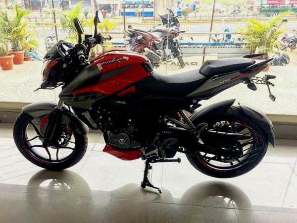 2017 Bajaj Pulsar 200NS Spotted At Dealership Ahead Of Launch