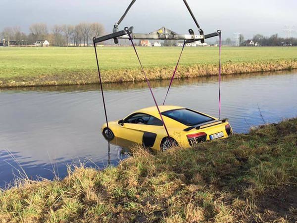 Audi R8 V10 Plus Plunges Into A River In Holland