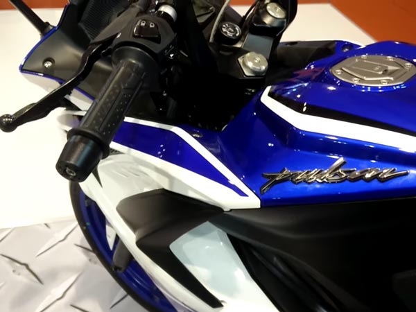 2017 Bajaj Pulsar RS200 Launched With BS-IV Engine; Priced At Rs 1,21,881