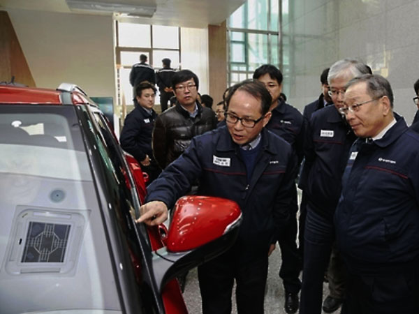 SsangYong To Introduce World’s First Touch-Operated Window System