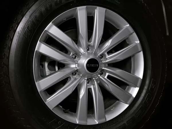 India-Bound 2017 Isuzu MU-X Facelift Teased India-Bound 2017 Isuzu MU-X Facelift Teased