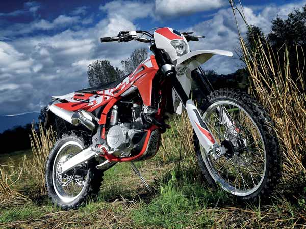 Kinetic Might Launch SWK Bikes In India