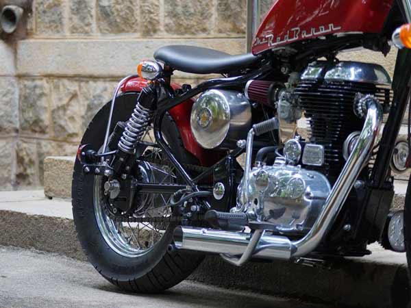 Indian Biker Build Off — EIMOR Customs vs Bulleteer Customs