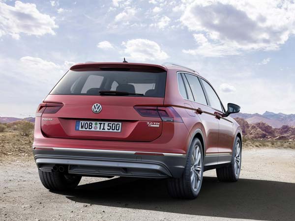Volkswagen Tiguan And Passat Snapped While Testing