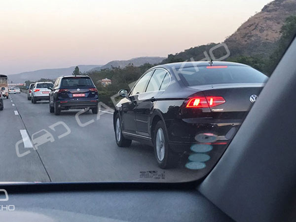 Volkswagen Tiguan And Passat Snapped While Testing