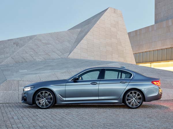 Parking The BMW 5-series Will Not Be An Issue Anymore — Thanks To The Remote Parking!