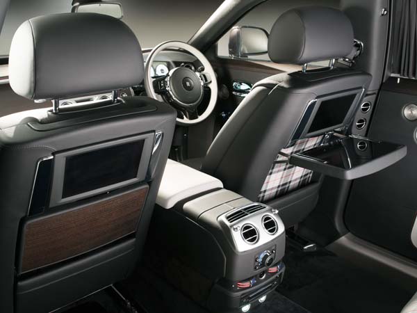 Rolls-Royce Ghost Elegance Features Paint Made Out Of Crushed Diamonds