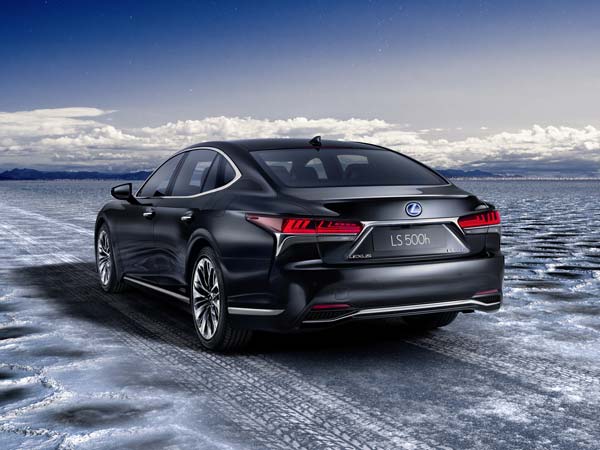 Lexus Unveils 2018 LS500h Hybrid — The Flagship Sedan Tuned For Better Fuel Economy 