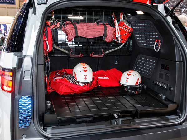 Land Rover Discovery Roof Mounted Drone For Search & Rescue Operations