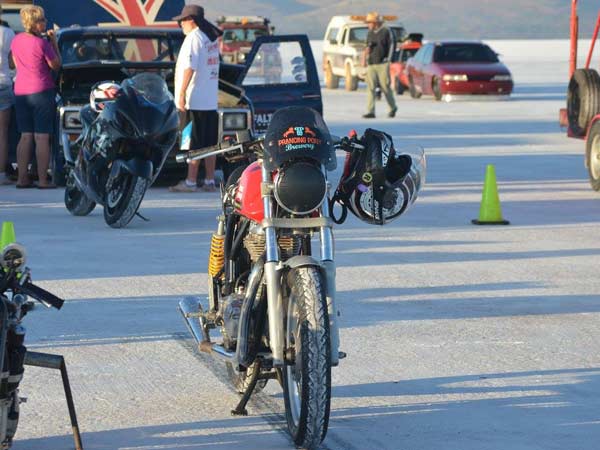 Royal Enfield Continental GT Breaks Australian Land Speed Record