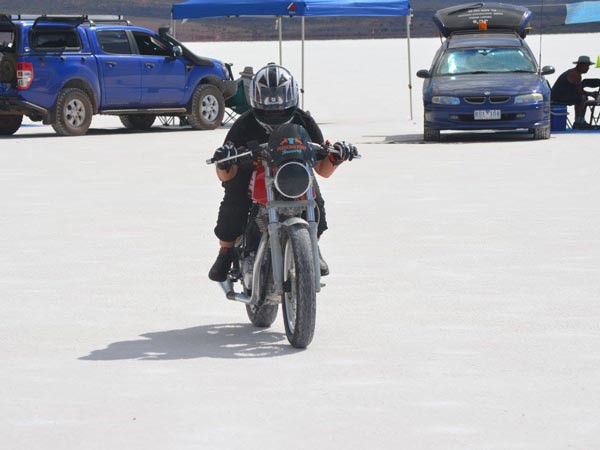 Royal Enfield Continental GT Breaks Australian Land Speed Record