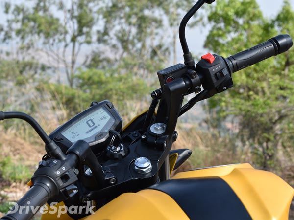 TVS Apache RTR 200 4V FI, ABS Variant Spotted At Dealership