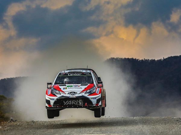 WRC Rally Mexico: Kris Meeke Wins Despite Car Park Incident